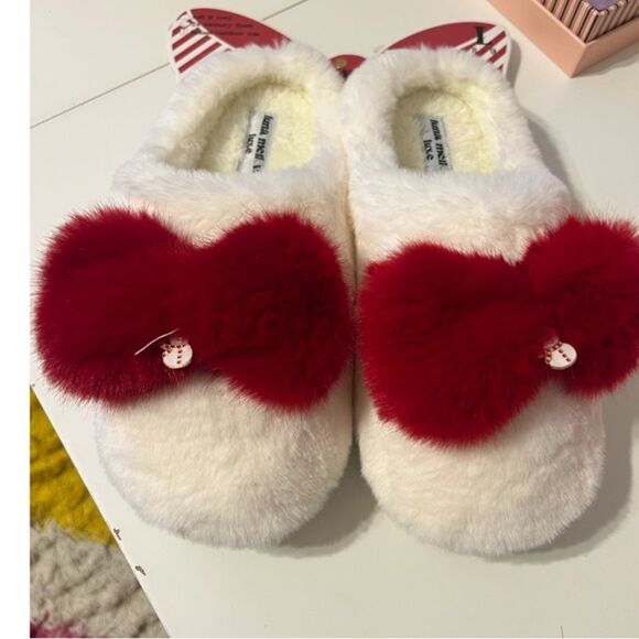 🛍️ Women’s white red bow snowman furry fluffy slippers Size Large 8/9 NEW - Picture 4 of 9